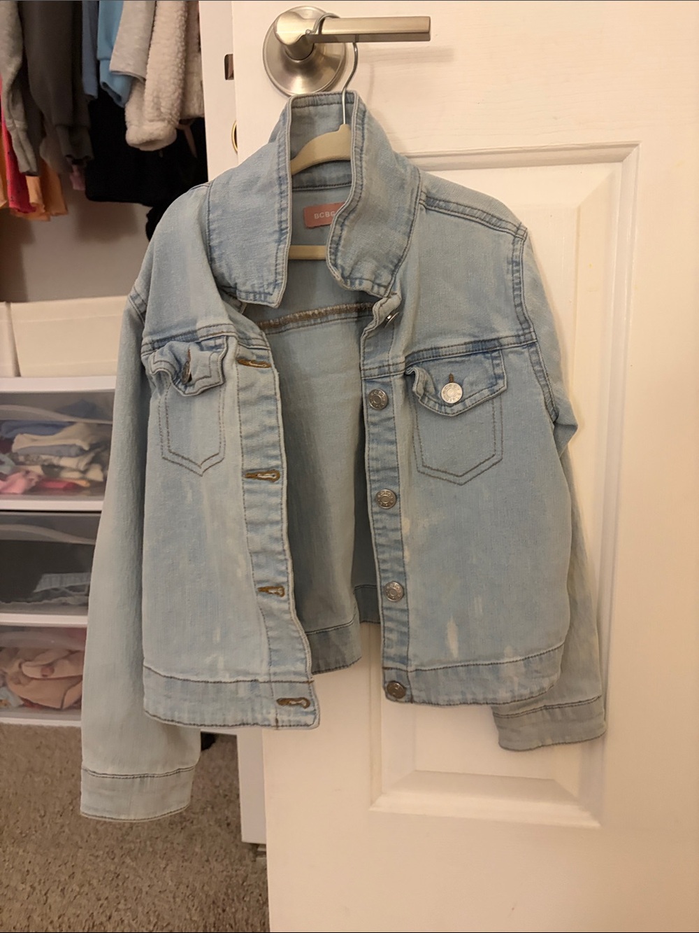 Light Wash Denim Jacket - Casual Cropped Style